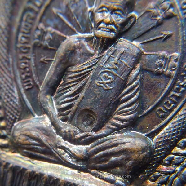เหรียญนั่งพาน หลวงปู่คร่ำ วัดวังหว้า ออกวัดกุฎโง้ง จ.ชลบุรี ปี 2536